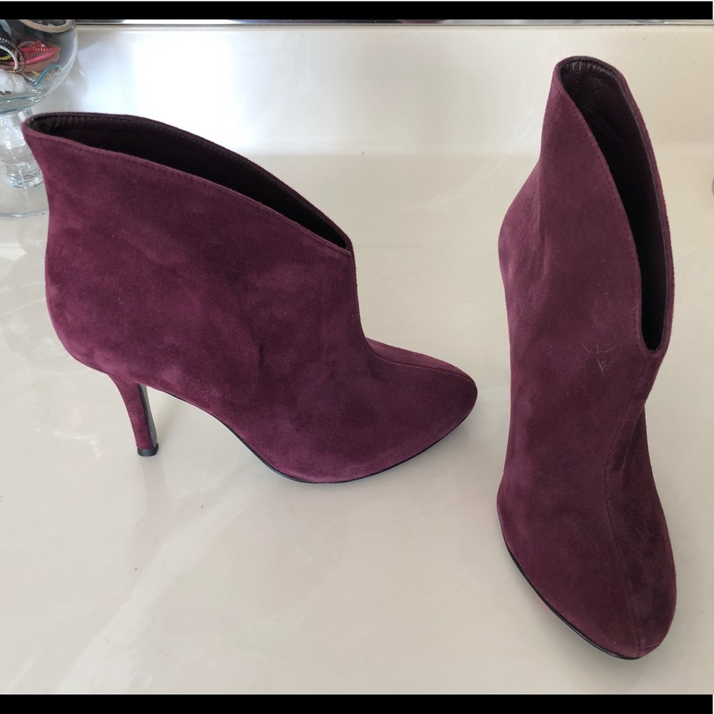 Vince Camuto shooter size 5.5